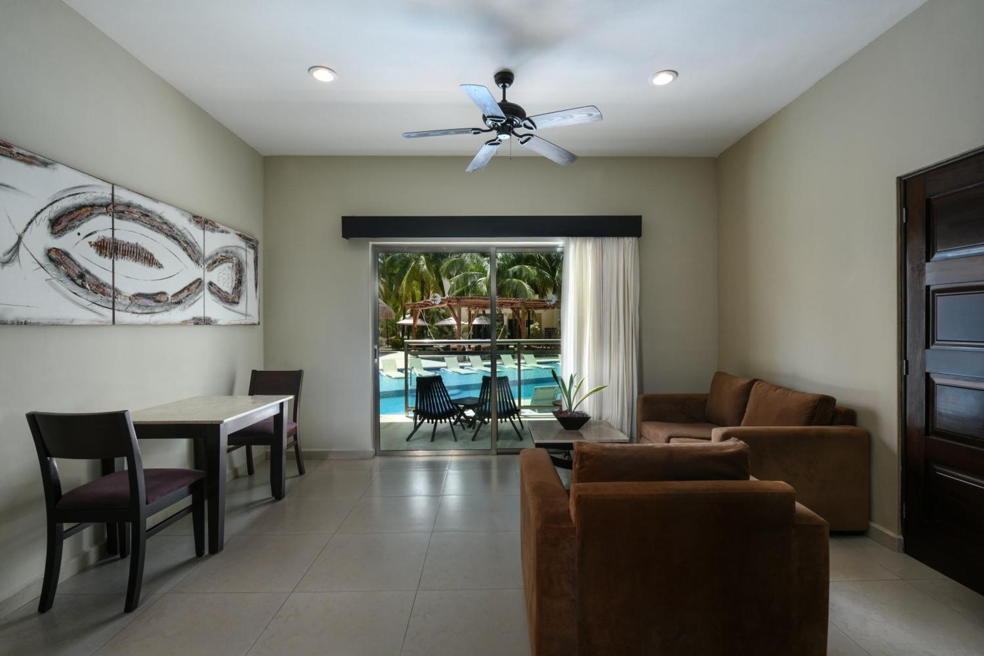 Swim up suite
