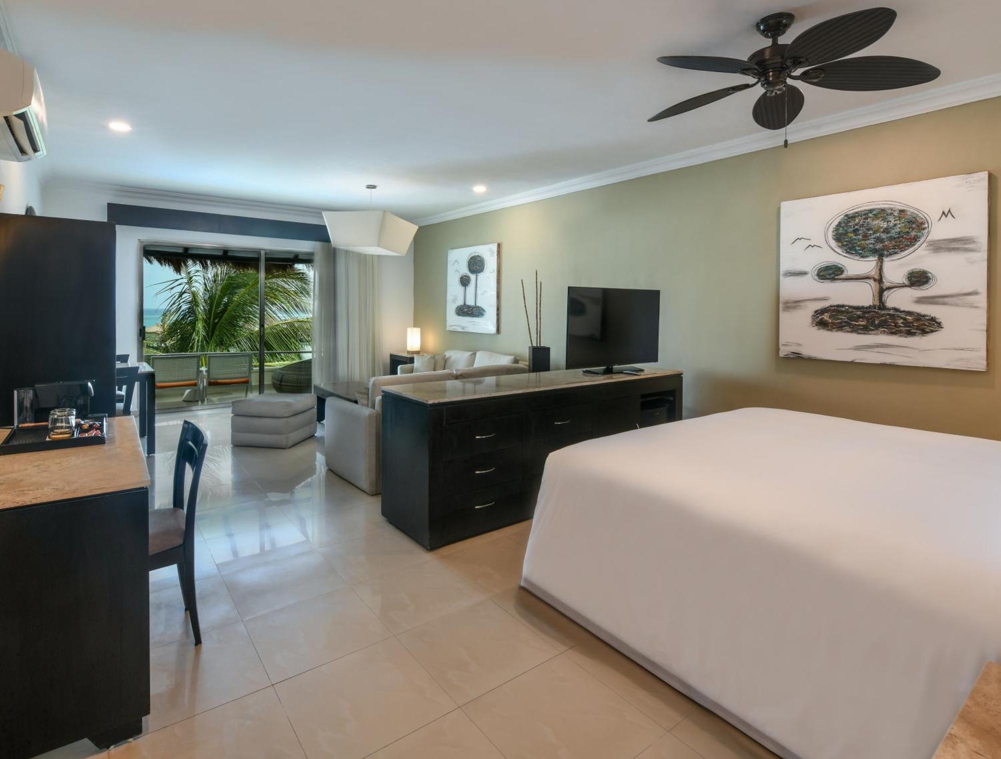 Honeymoon Suite